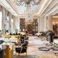Une sélection de mobiliers de l'emblématique Four Seasons Hotel George V, Paris vendue aux enchères<small class="fine d-inline"> </small>! 
