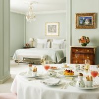 Le Bristol Paris propose d'un petit-déjeuner d'exception, seul à seul avec une toile de Pablo Picasso dans une de ses Junior Suites