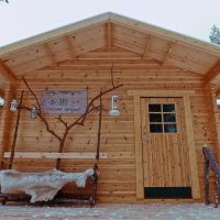 Un couple de français s'installent en Laponie suédoise et créent un camp digital détox au cœur de la forêt boréale