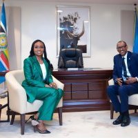 Le président du Rwanda, M. Kagame, et Bella Disu, de l'entreprise Glo, envisagent de collaborer pour l'intégration régionale de l'Afrique