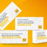 Les hôtels Première Classe lancent une large campagne très multicanale : «<small class="fine d-inline"> </small>L'opération parpaing<small class="fine d-inline"> </small>»
