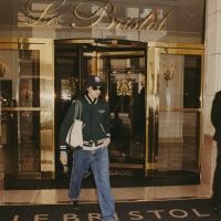 Le Bristol Paris et Sporty & Rich lancent leur première collection capsule