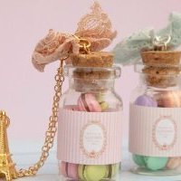 Hilton célèbre 100 ans d'hôtellerie avec une édition limitée de macarons signée Ladurée