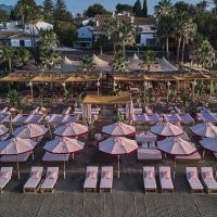 Fendi ouvre sa première plage privée le 13 juin 2023 au Puerte Romano à Marbella