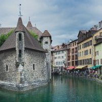 Le Club Hôtelier du lac d'Annecy s'oppose à la Transformation des Statuts de l'Office du Tourisme et demande plus de transparence sur la collecte et l'usage de la taxe de séjour