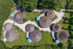Le Village Flottant de Pressac dévoile ses nouveaux hébergements entre ciel et eau