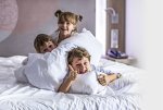 Etude Novotel x IFOP : 83% des parents français se sentent à bout de force après cette période inédite
