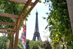 Un village suisse éphémère s'installe dans les jardins du Trocadéro face Tour Eiffel