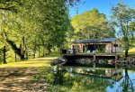 Home Chic dans les prés... Ils quittent le Mont-Blanc pour s'installer à Angoisse en Dordogne et créer leur 1<sup class="typo_exposants">er</sup> écolodge de luxe