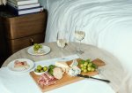 Enquête Hotels_com : voici les room service les plus incroyables au monde et les commandes les plus insolites<small class="fine d-inline"> </small>!