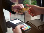 SumUp - Saison estivale 2021 : quels sont les comportements d'achat des vacanciers en France cet été<small class="fine d-inline"> </small>?