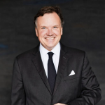 Prince de Galles, Paris accueille son nouveau General Manager, M. Philippe Clarinval