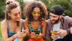 Etude McAfee | Les jeunes adultes français plus exposés aux arnaques liées aux voyages