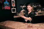 Hannah Van Ongevalle réinvente le bar d'hôtel avec Under The Stairs au Corinthia Brussels