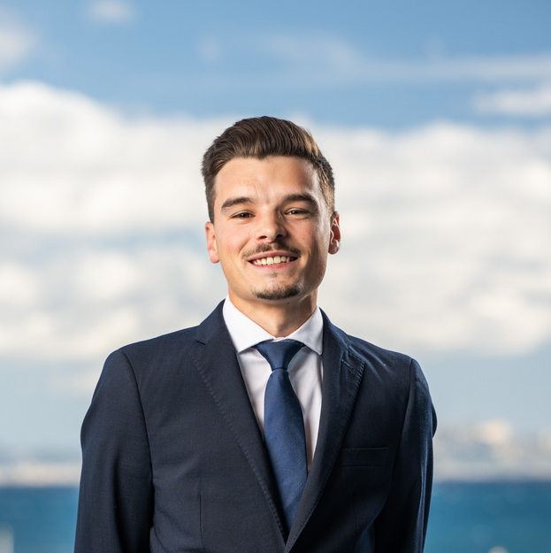 Nicolas Duchemin nommé Maître d'Hôtel de l'Oursin, la table gastronomique de l'hôtel Bleu à Carry-Le-Rouet 