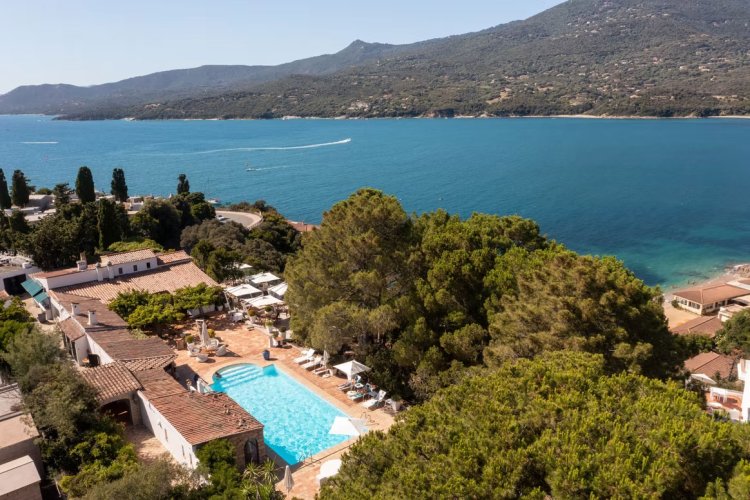 A'Mare Corsica signe une nouvelle expérience avec sa “Beach Mood Collection”