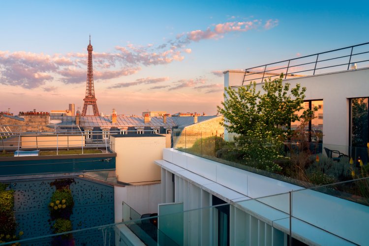 Canopy by Hilton Eiffel Tower : le Rooftop Eylau dévoile sa version estivale